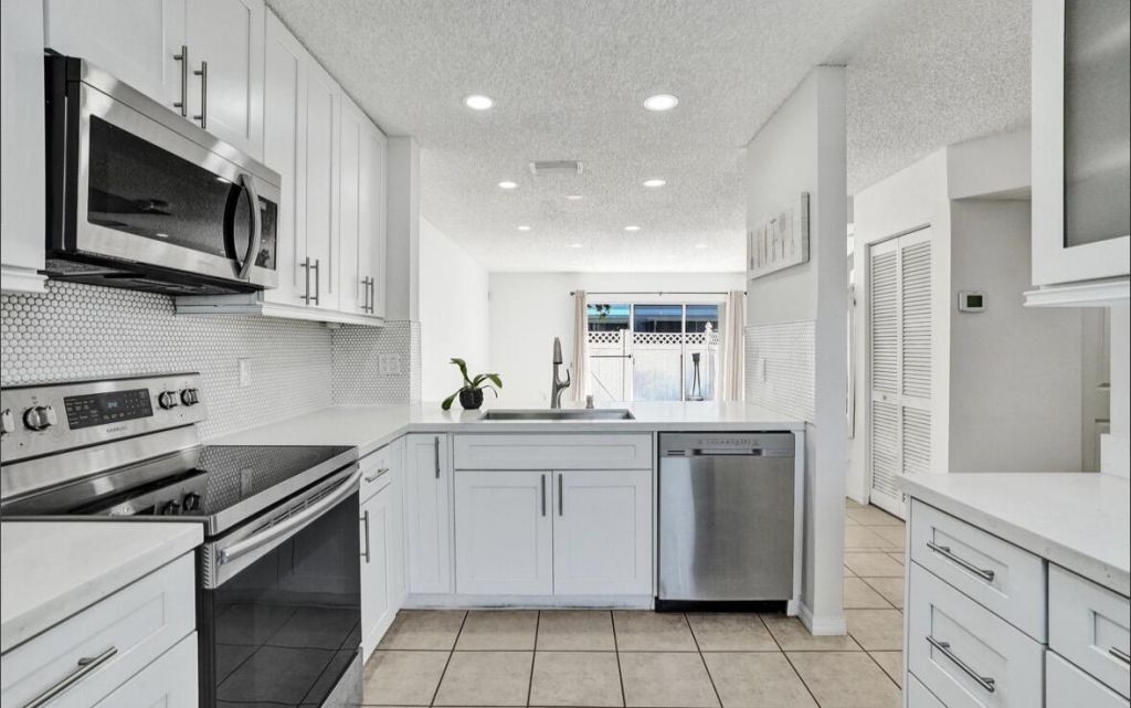 552 NW 208th Terrace, Pembroke Pines, FL 33029 Photo