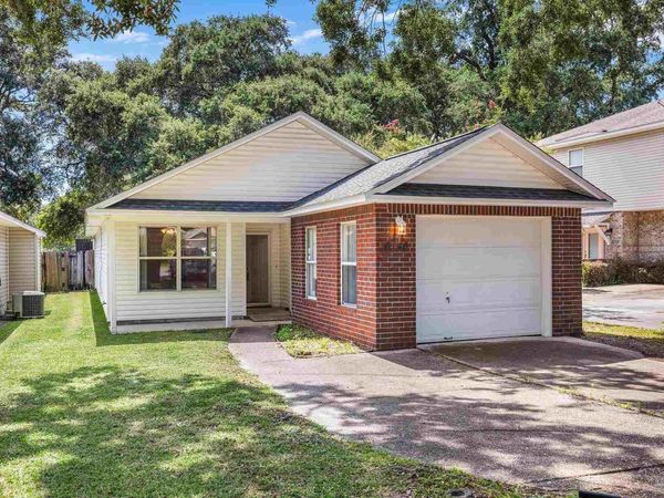 6146 The Oaks Ln, Pensacola, FL 32504