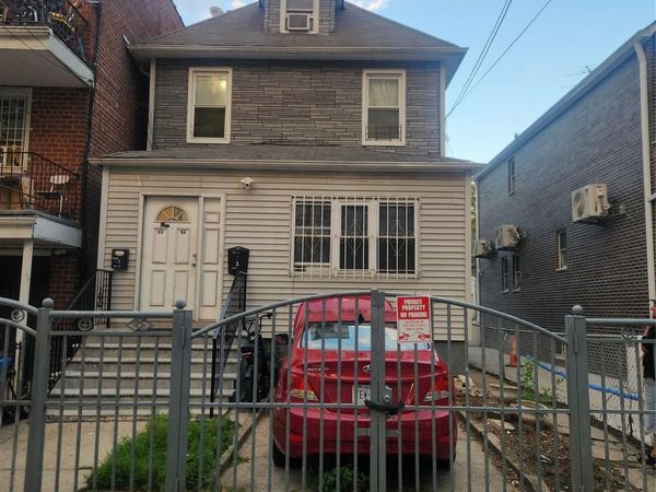 4821 91st Street , Elmhurst, NY 11373