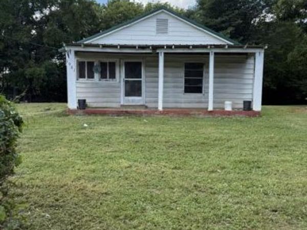 1901 Palos St, Athens, TN 37303