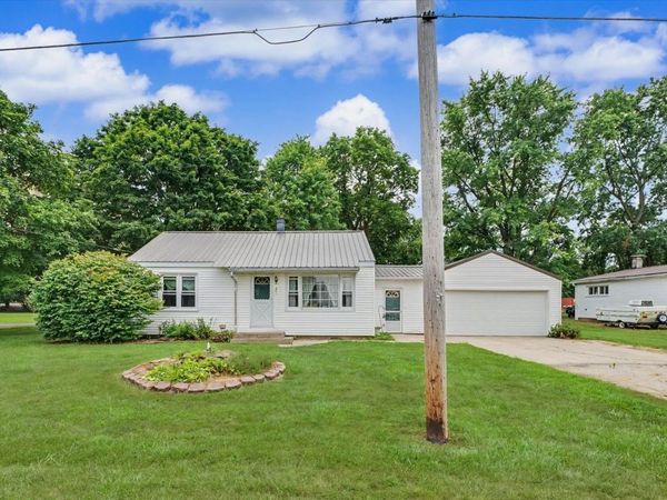 221 E Main Street , Tolono, IL 61880