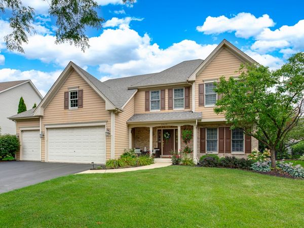 2423 Bainbridge Boulevard , West Chicago, IL 60185