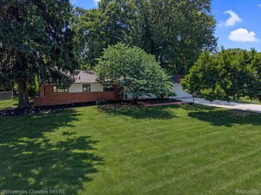 24711 Tudor Lane, Franklin Village, Mi 48025