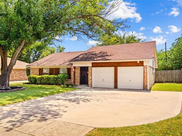 1032 Kane Street, Benbrook, TX 76126
