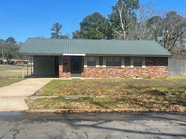 702 S Park Drive , Springhill, LA 71075