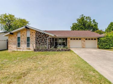 2928 Laredo Drive, Fort Worth, TX 76116