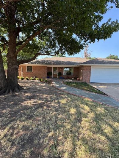 605 W 9th Street, Quanah, TX 79252 Main Photo