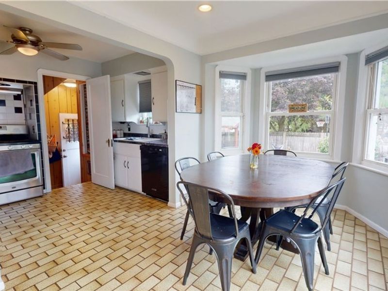 8423 Greenlawn Avenue, Parma, OH 44129 Photo 10