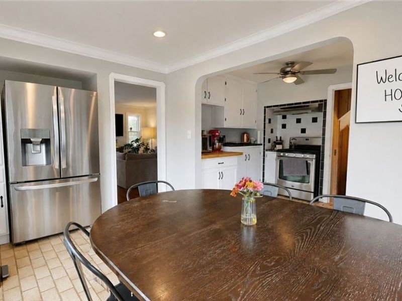 8423 Greenlawn Avenue, Parma, OH 44129 Photo 11