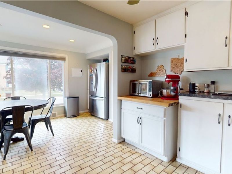 8423 Greenlawn Avenue, Parma, OH 44129 Photo 12