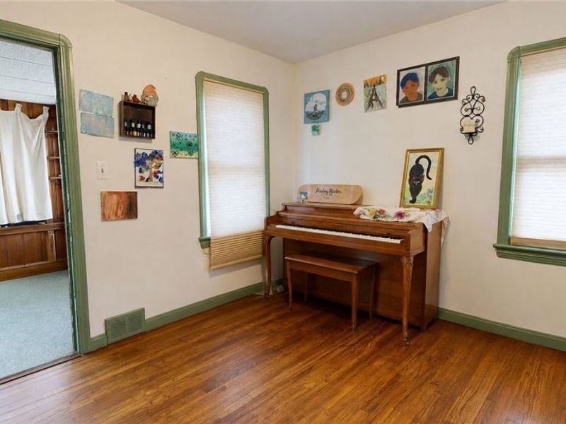 8423 Greenlawn Avenue, Parma, OH 44129 Photo 13