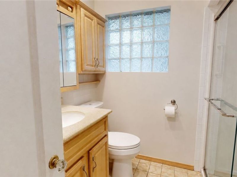 8423 Greenlawn Avenue, Parma, OH 44129 Photo 15