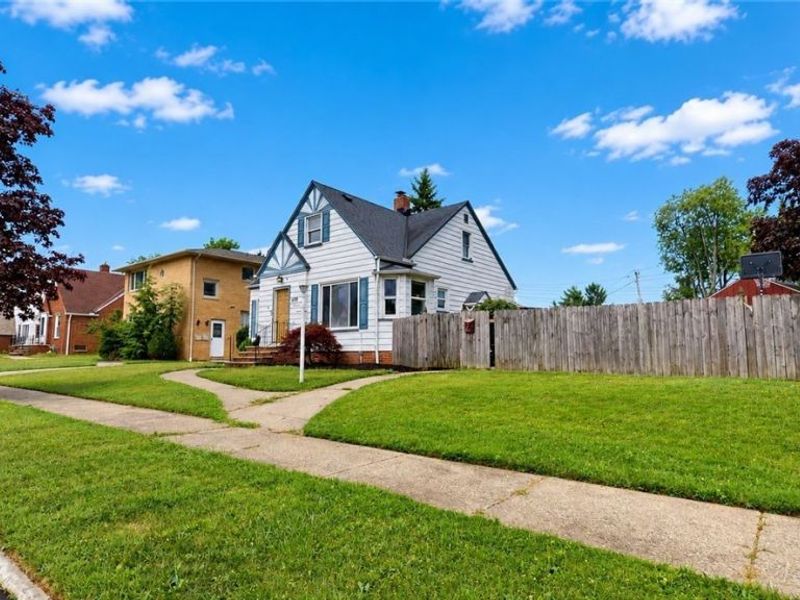 8423 Greenlawn Avenue, Parma, OH 44129 Photo 2
