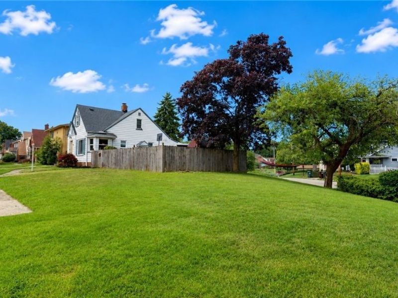 8423 Greenlawn Avenue, Parma, OH 44129 Photo 3