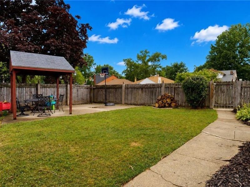 8423 Greenlawn Avenue, Parma, OH 44129 Photo 5