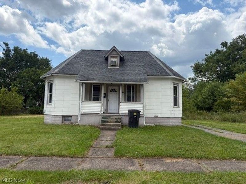 1479 West Avenue NW, Warren, OH 44483 Photo 1