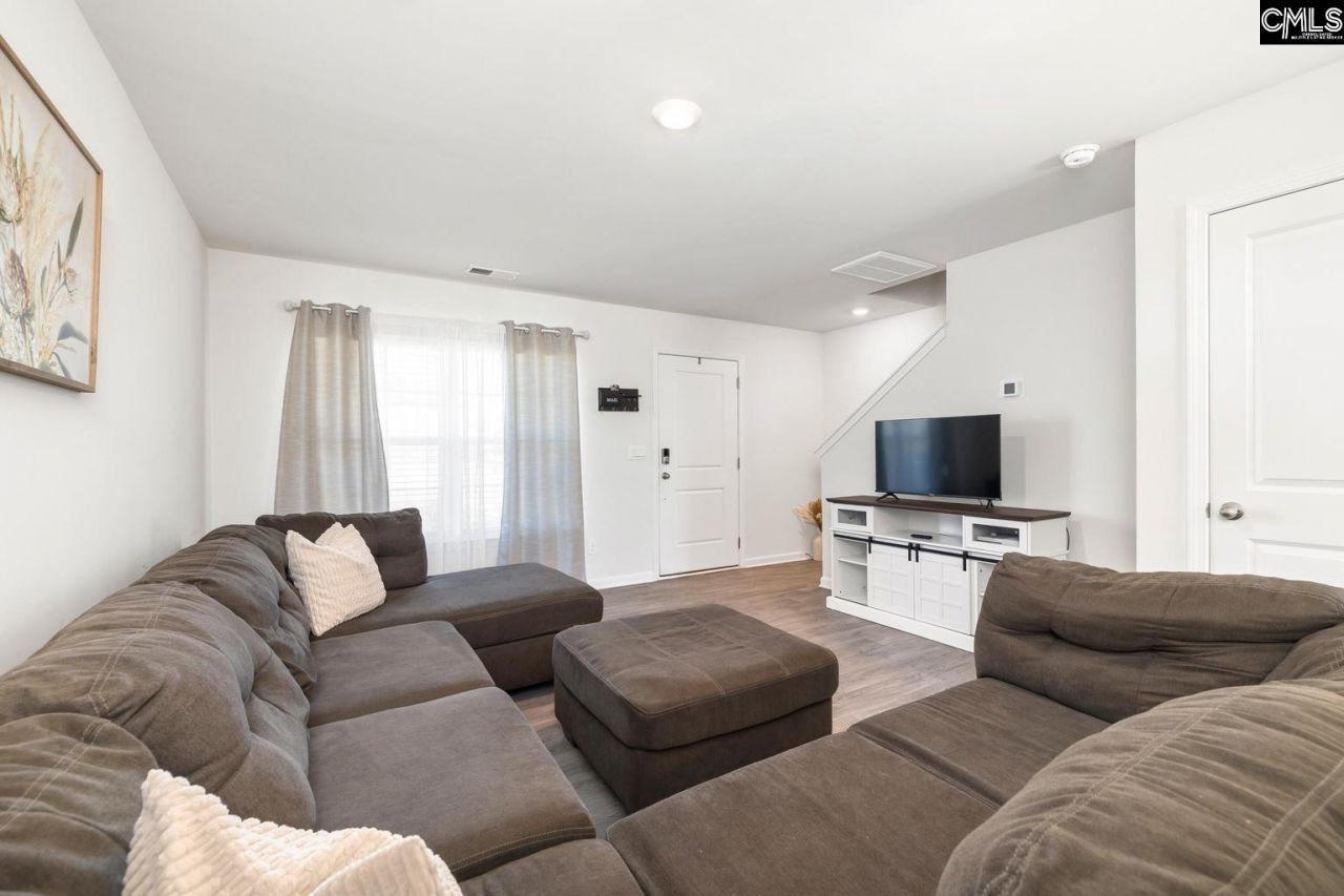 2064 Grovefield Drive Photo 6