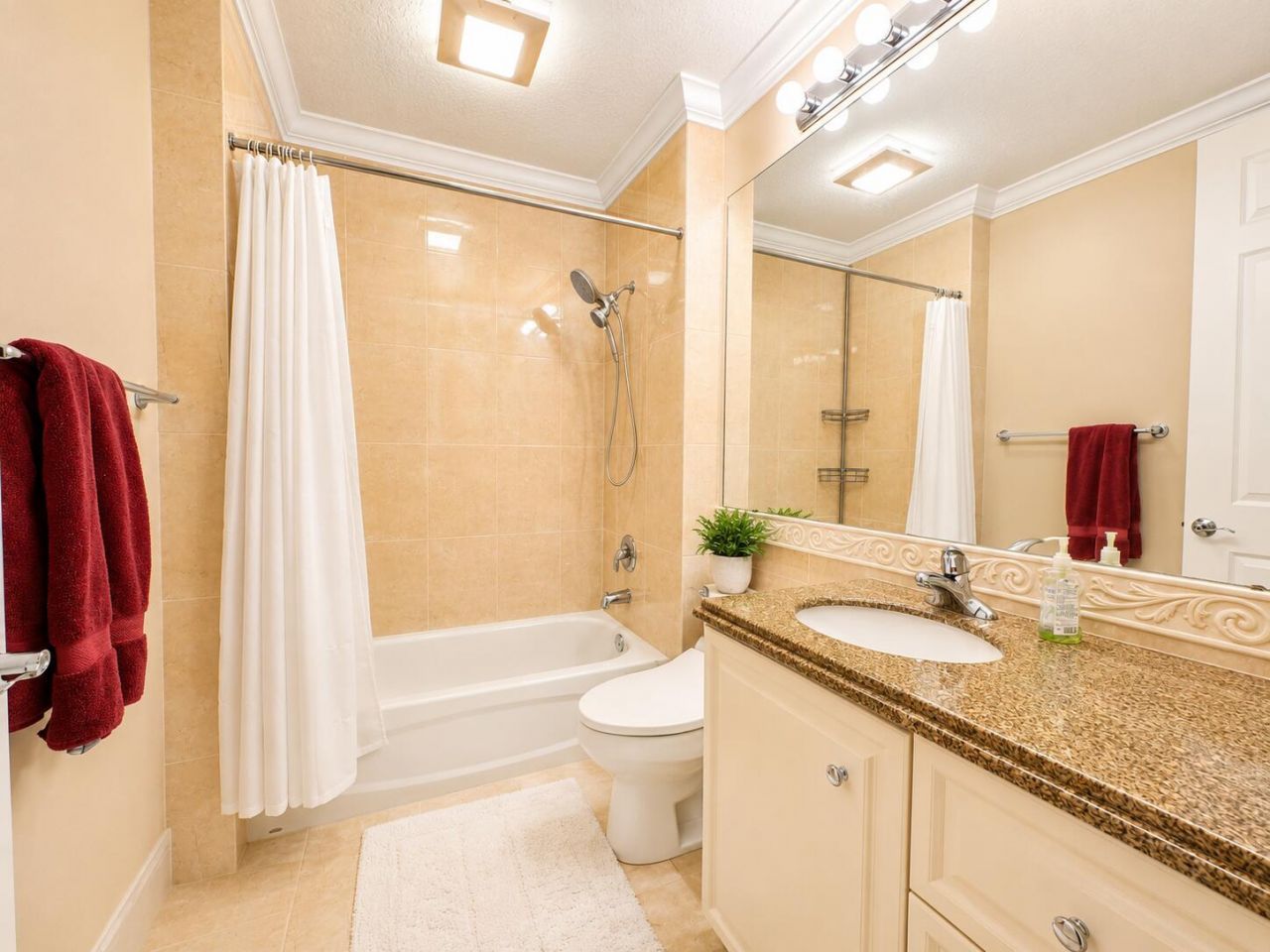 15 Harbour Isle Drive W, Unit 101, Fort Pierce, FL 34949 Photo