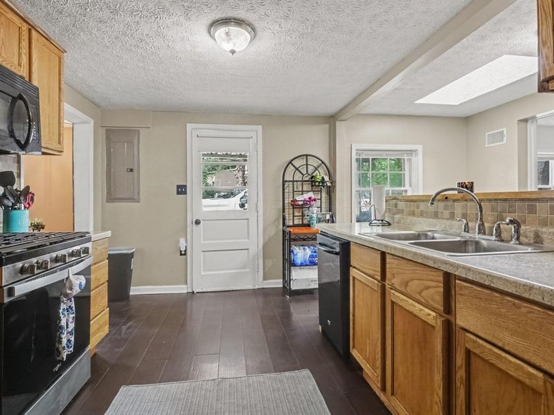 2806 Minerva Avenue, Columbus, OH 43231 Photo 6