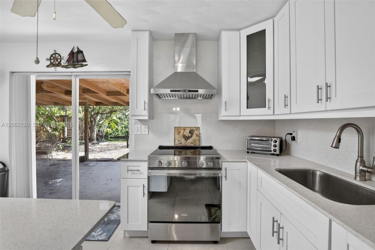 2731 Bruce Ter, Hollywood, FL 33020 Photo