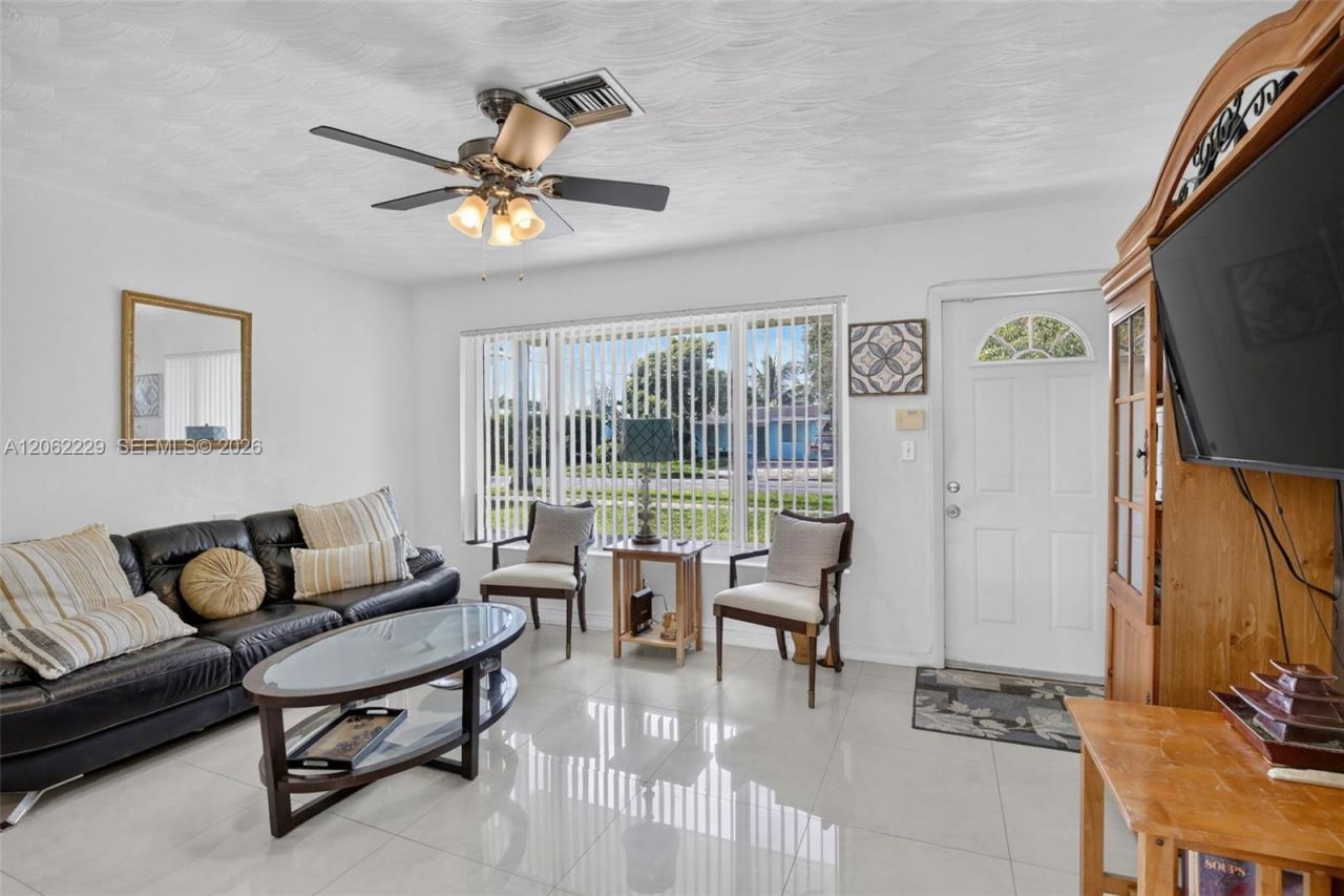 2731 Bruce Ter, Hollywood, FL 33020 Photo