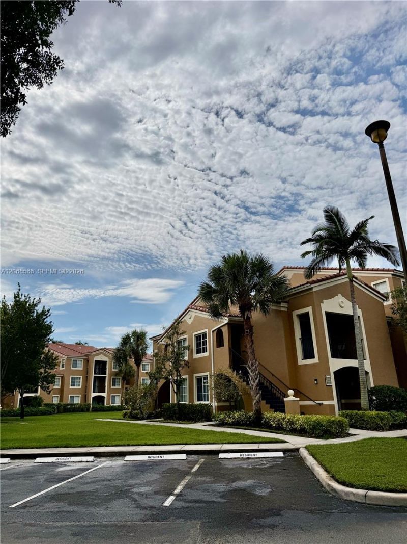 8010 N Nob Hill Rd , Unit 102, Tamarac, FL 33321 Photo