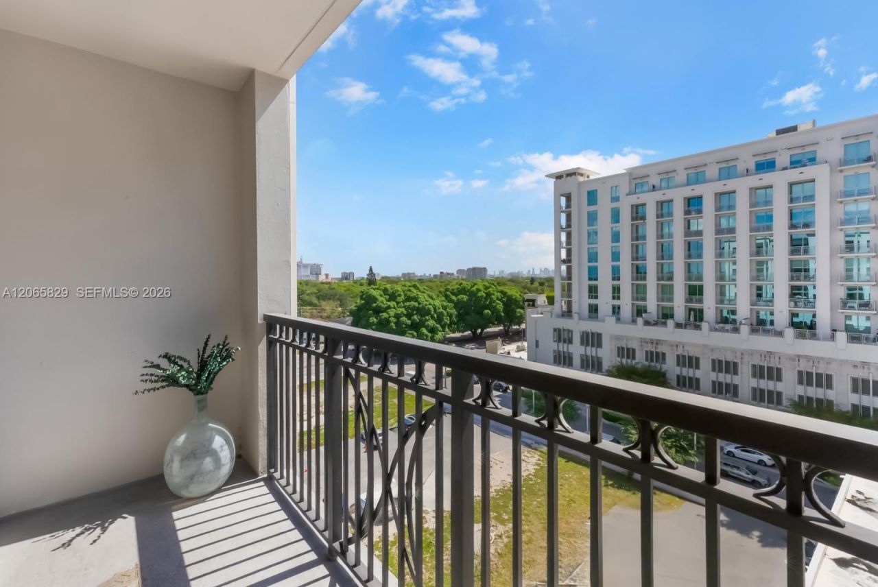 301 Altara Ave, Unit 630, Coral Gables, FL 33146 Photo