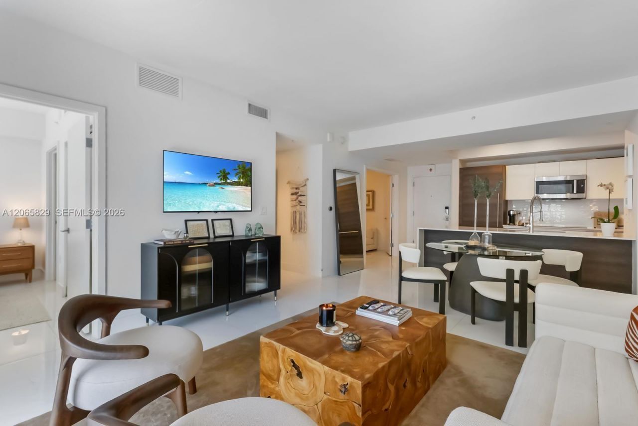 301 Altara Ave, Unit 630, Coral Gables, FL 33146 Photo