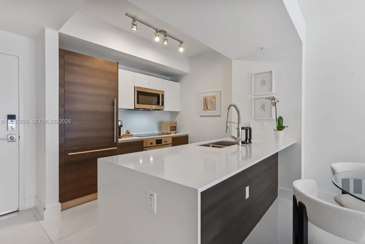 301 Altara Ave, Unit 630, Coral Gables, FL 33146 Photo