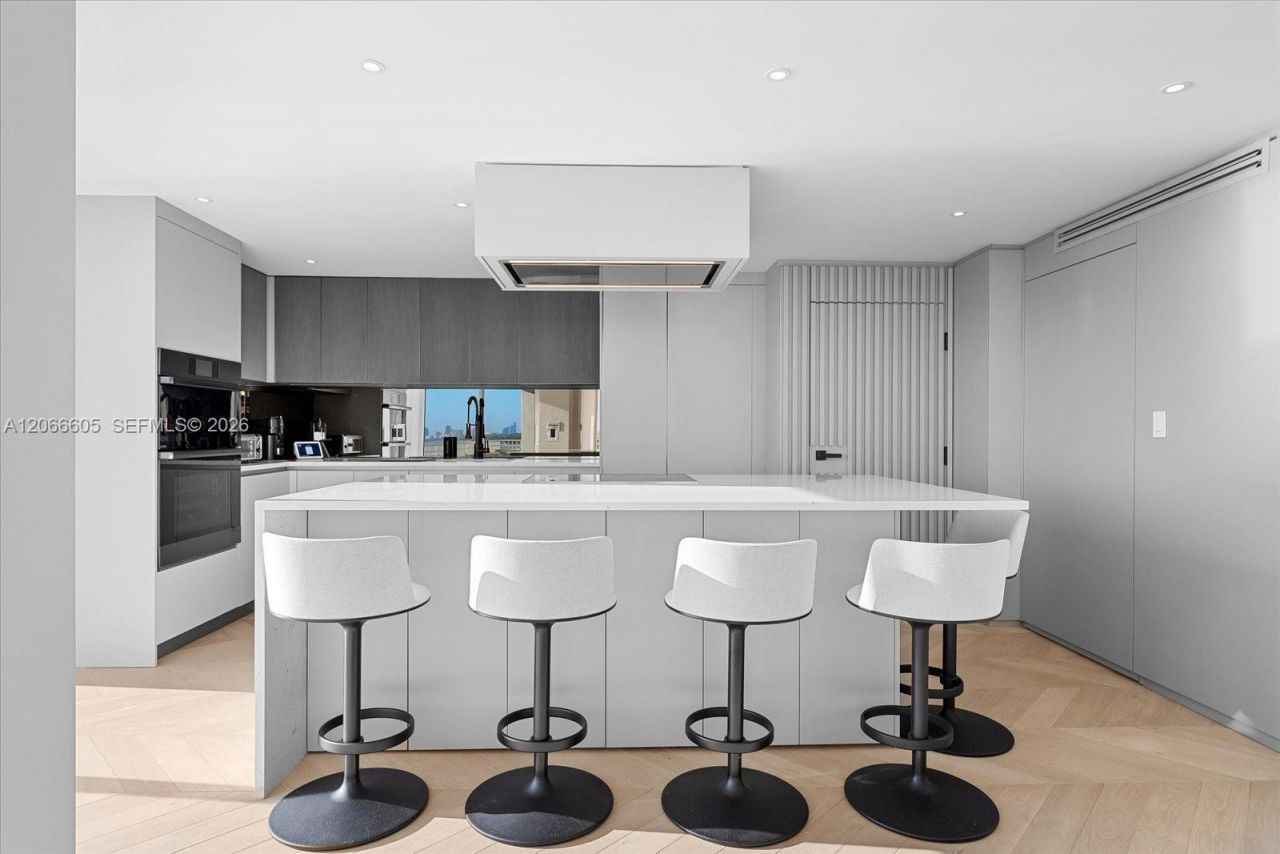 881 Ocean Dr , Unit 11H, Key Biscayne, FL 33149 Photo