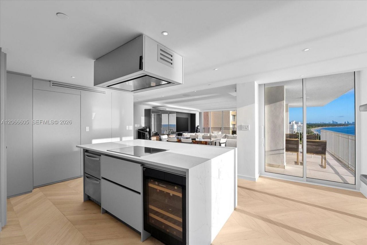 881 Ocean Dr , Unit 11H, Key Biscayne, FL 33149 Photo