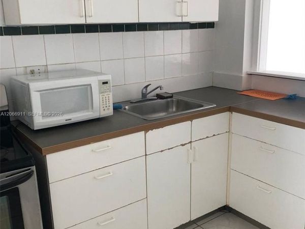 220 SW 9th Ave, Unit 201, Hallandale Beach, FL 33009