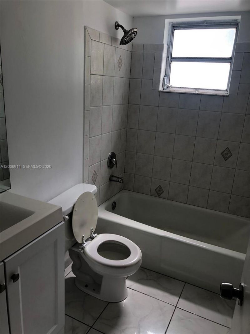 220 SW 9th Ave, Unit 201, Hallandale Beach, FL 33009 Photo