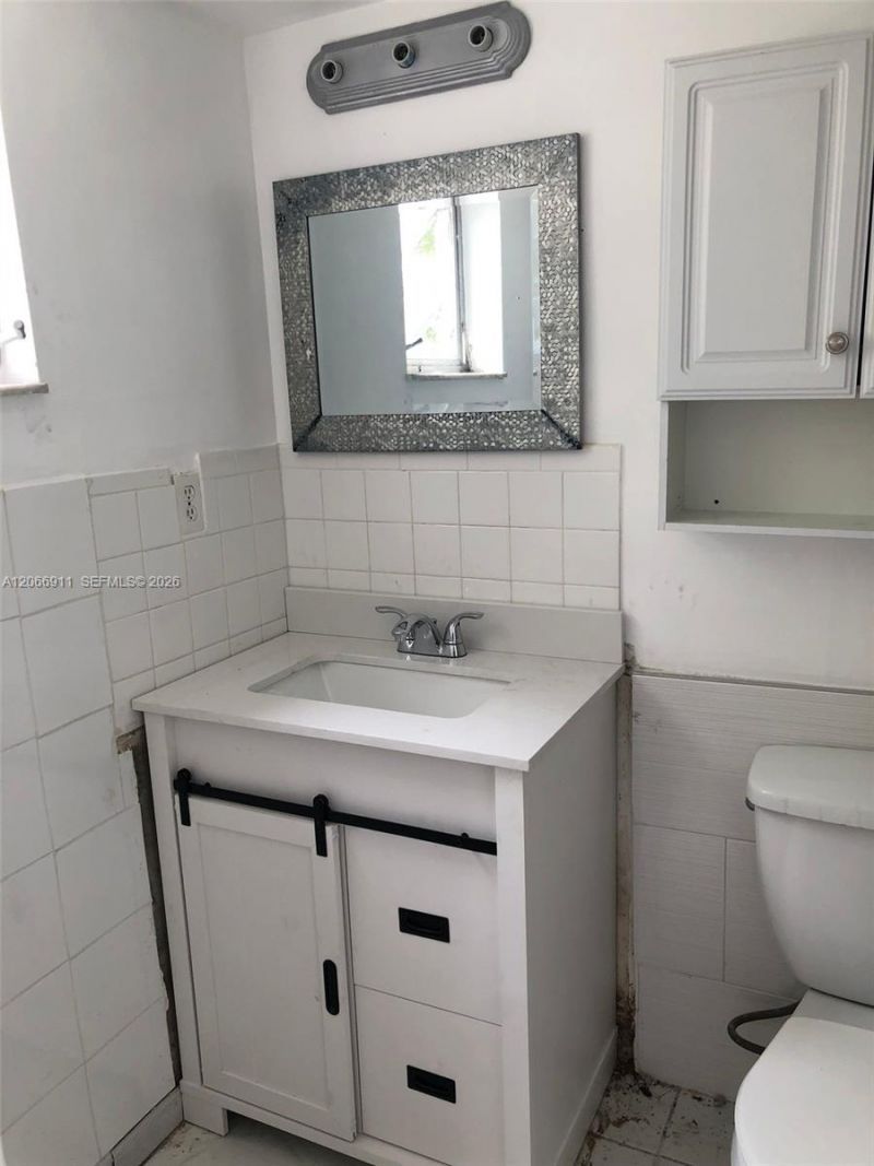 220 SW 9th Ave, Unit 201, Hallandale Beach, FL 33009 Photo