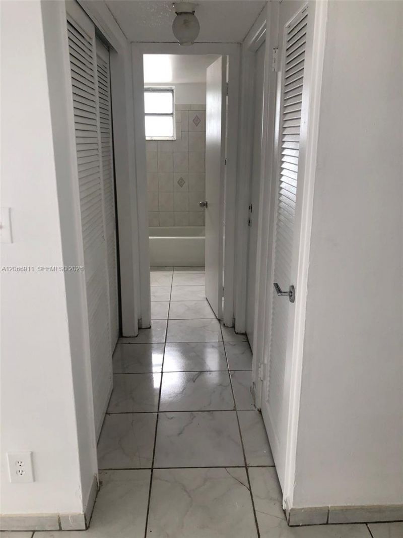 220 SW 9th Ave, Unit 201, Hallandale Beach, FL 33009 Photo