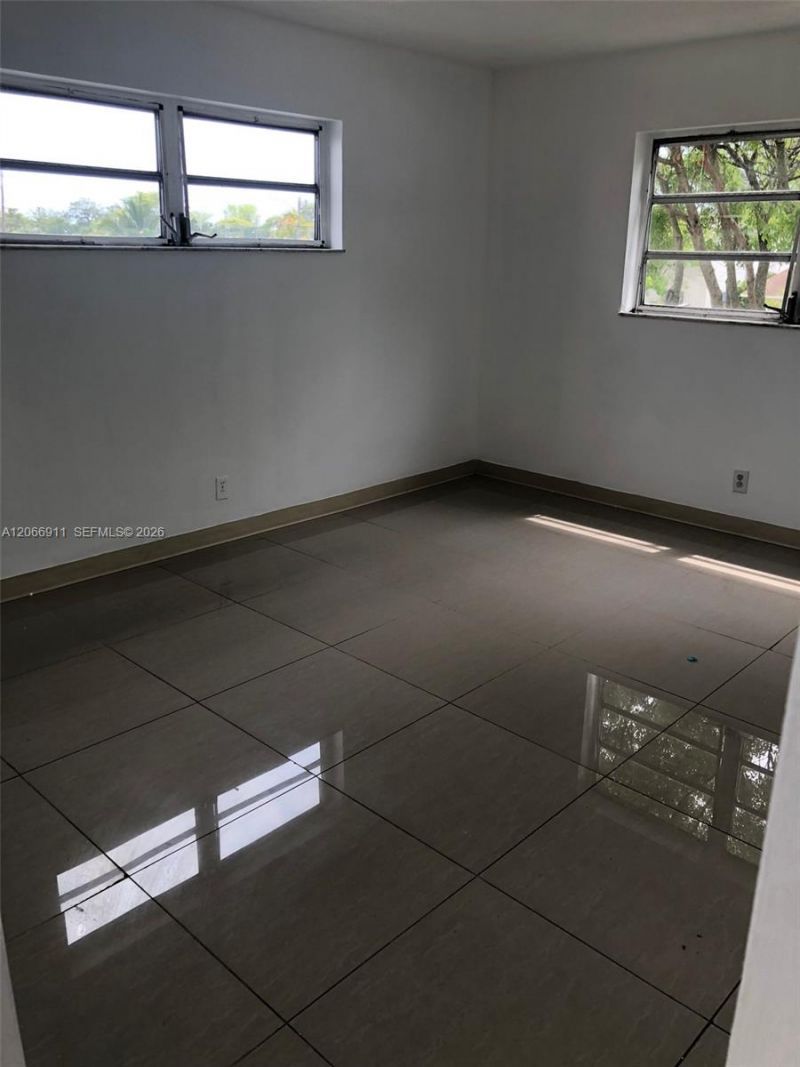 220 SW 9th Ave, Unit 201, Hallandale Beach, FL 33009 Photo