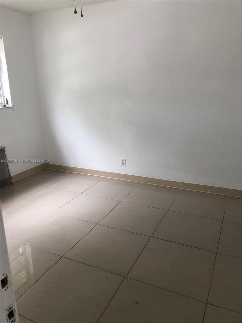 220 SW 9th Ave, Unit 201, Hallandale Beach, FL 33009 Photo