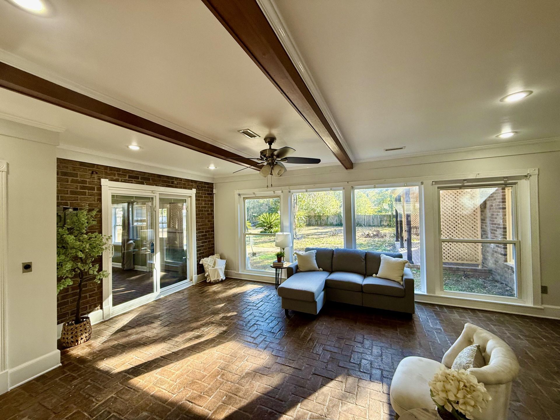 428 Carn Street Photo 13