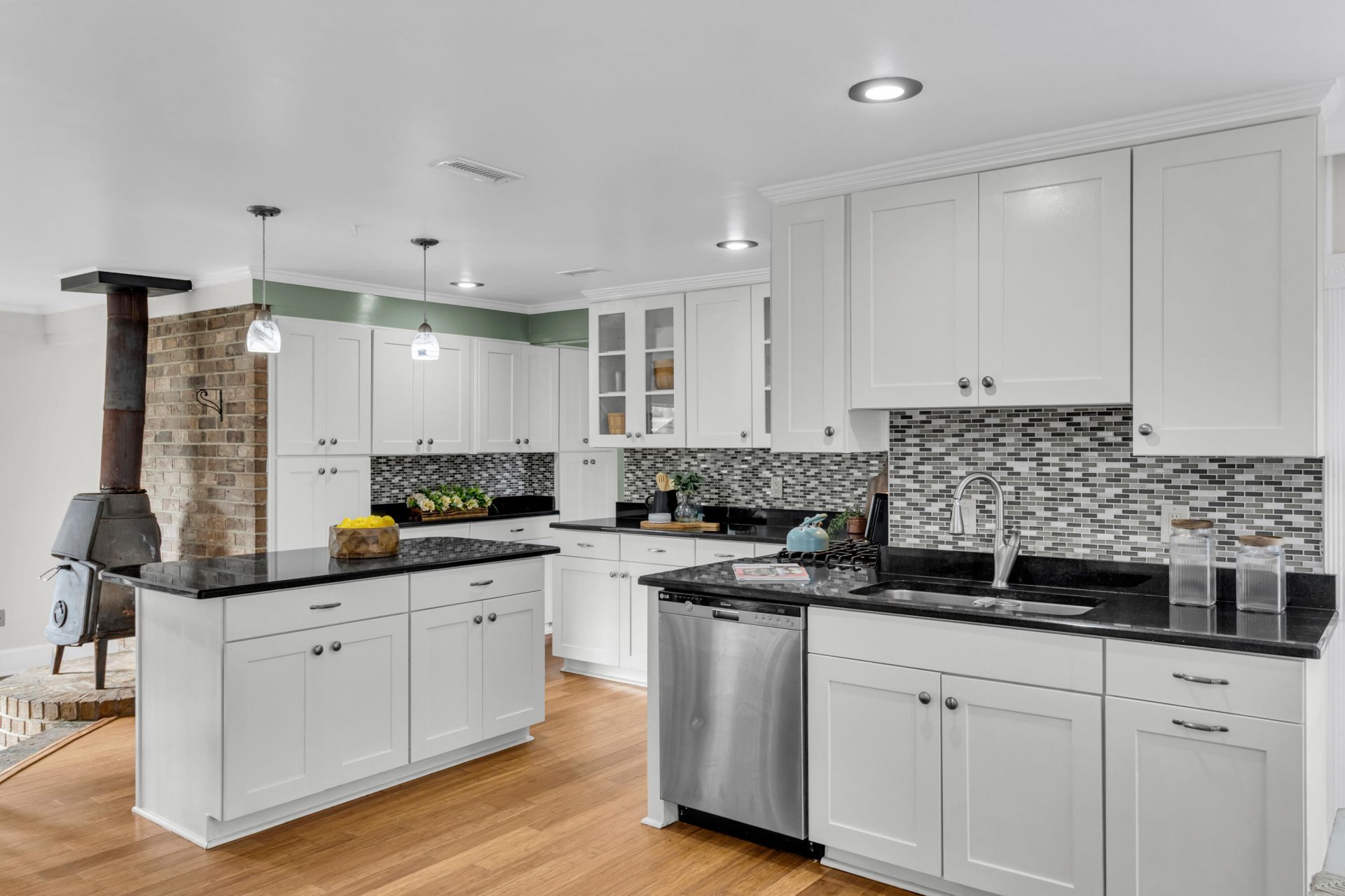 428 Carn Street Photo 8