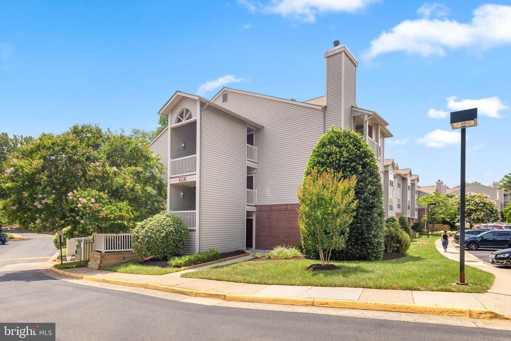 1705 C Ascot Way, Reston, VA 20190 Main Photo