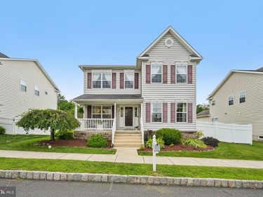 2041 SUNNYVALE DRIVE, PENNSBURG, PA 18073