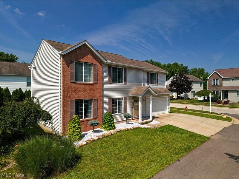 1271 Oxford Circle, Akron, OH 44312 Photo 2