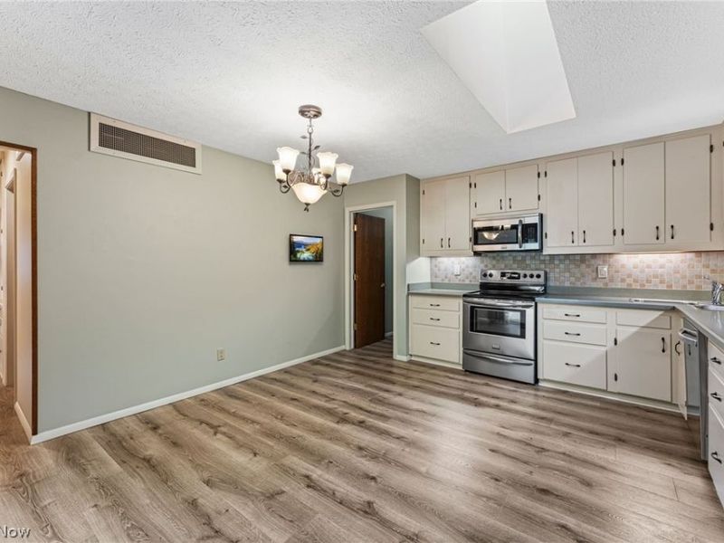9249 Barton Drive, Strongsville, OH 44149 Photo 12
