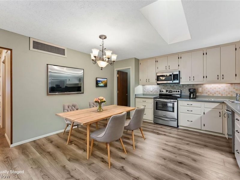 9249 Barton Drive, Strongsville, OH 44149 Photo 13
