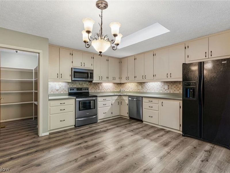 9249 Barton Drive, Strongsville, OH 44149 Photo 14