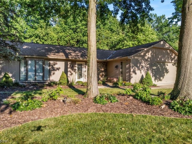 9249 Barton Drive, Strongsville, OH 44149 Photo 2