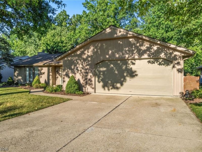 9249 Barton Drive, Strongsville, OH 44149 Photo 3