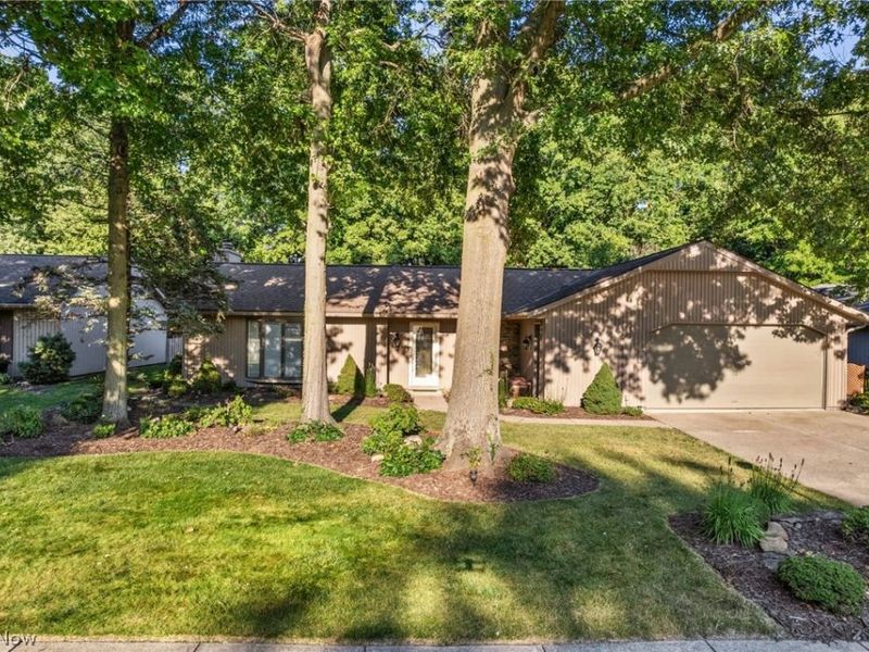 9249 Barton Drive, Strongsville, OH 44149 Photo 4