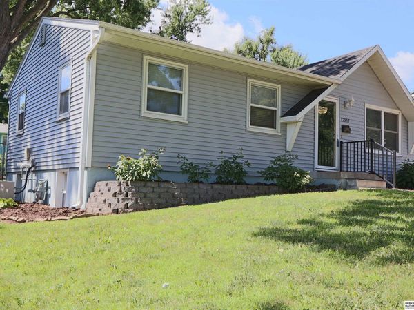12517 B Street, Omaha, NE 68144