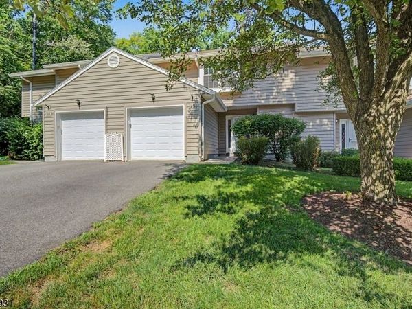 25 Pelican Pt, Hampton, NJ 07860